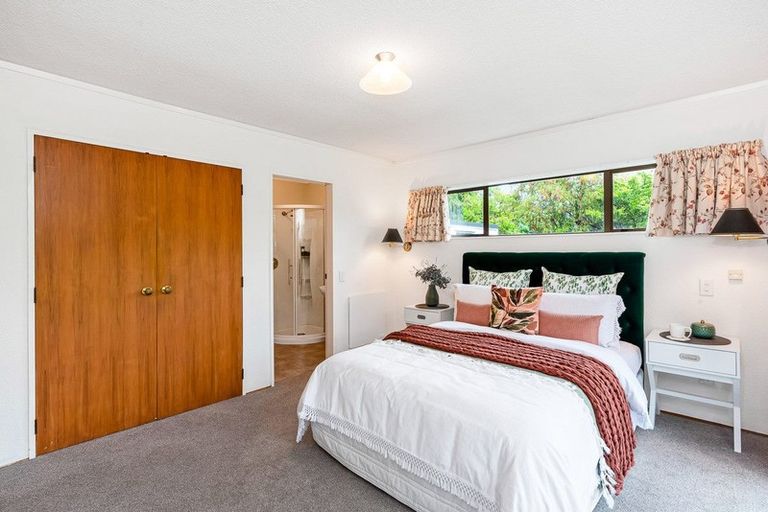 Photo of property in 33 Chilton Drive, Paraparaumu, 5032