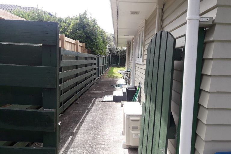 Photo of property in 39 Titoki Street, Te Atatu Peninsula, Auckland, 0610