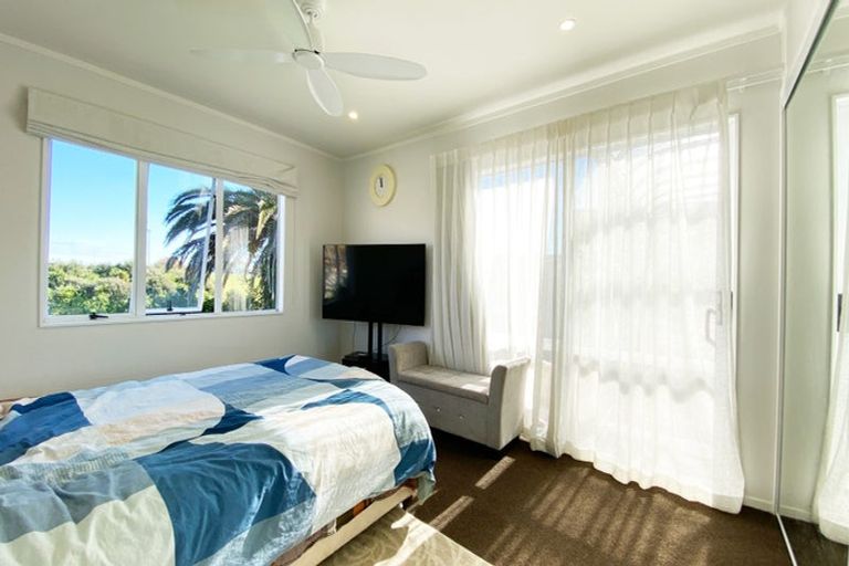 Photo of property in 60 De Quincey Terrace, Highland Park, Auckland, 2010