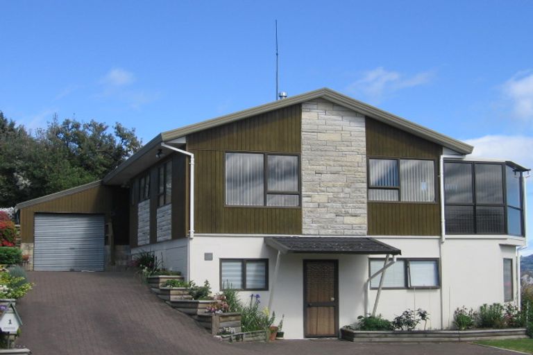 Photo of property in 1 Gladstone Grove, Richmond Heights, Taupo, 3330