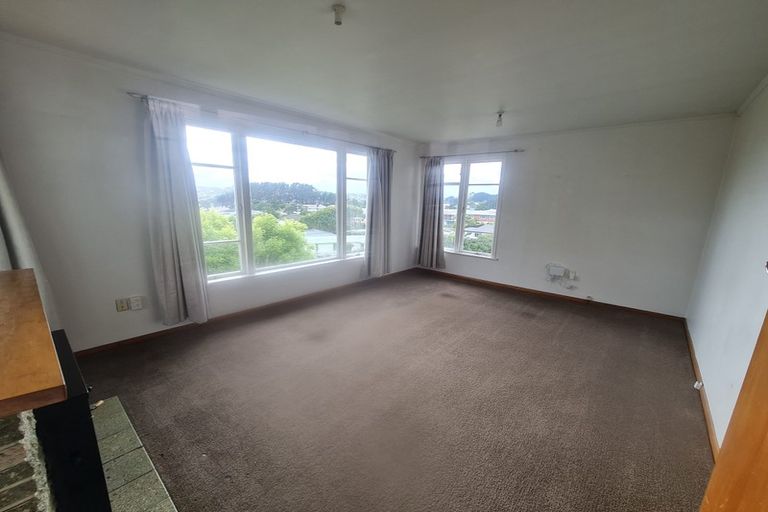 Photo of property in 28 Arapiko Street, Johnsonville, Wellington, 6037