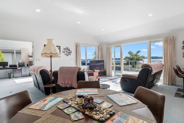 Photo of property in 19 Ruamoana Place, Omokoroa, 3114