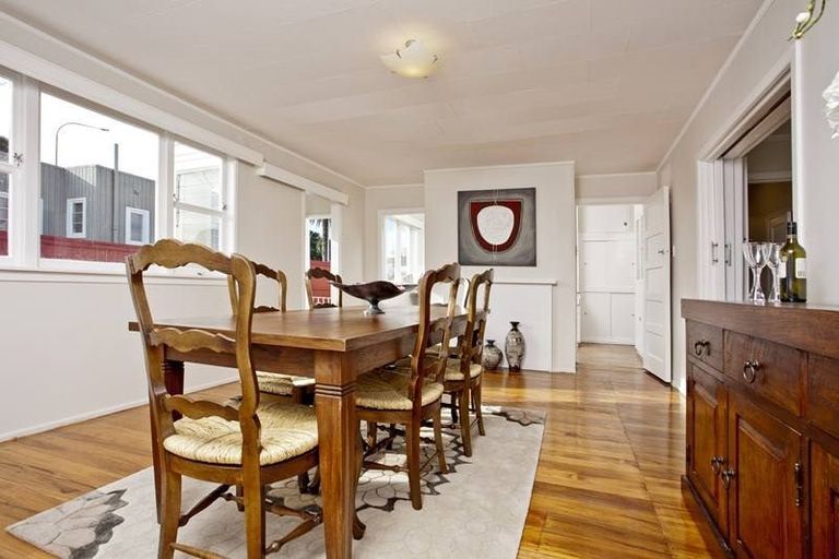 Photo of property in 25 Esmonde Road, Takapuna, Auckland, 0622