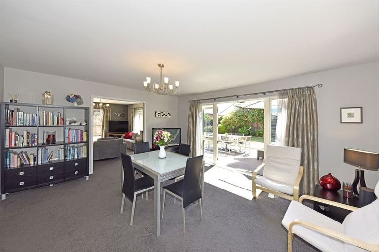 Photo of property in 11 Thornwood Place, Redwood, Christchurch, 8051