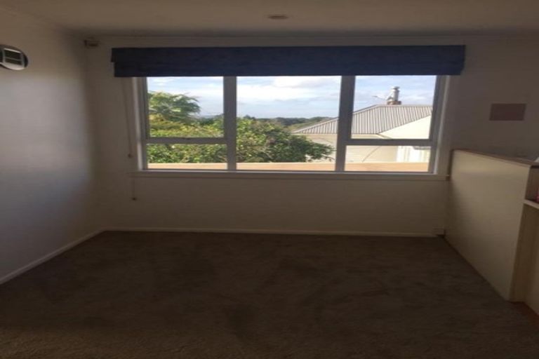 Photo of property in 10 Barron Drive, Green Bay, Auckland, 0604