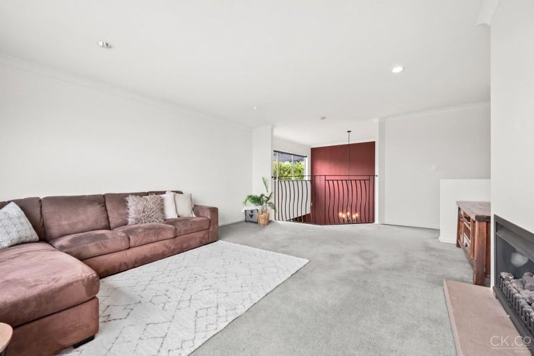 Photo of property in 41 Arahiwi Grove, Tirohanga, Lower Hutt, 5010