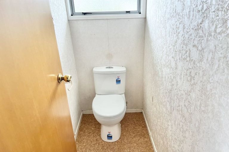 Photo of property in 21 Tudor Road, Henderson, Auckland, 0610