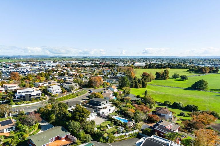 Photo of property in 142 Lake Crescent, Hamilton Lake, Hamilton, 3204