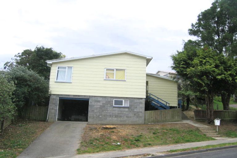 Photo of property in 5 Snowberry Grove, Timberlea, Upper Hutt, 5018