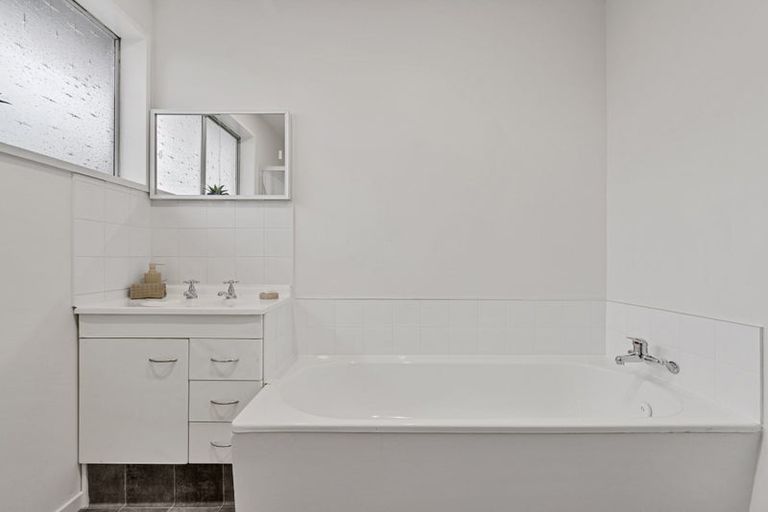 Photo of property in 76a Englefield Road, Northwood, Christchurch, 8051