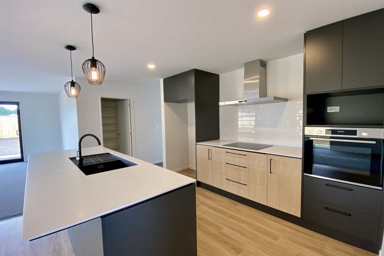 Photo of property in 16 Eileen Way, Rolleston, 7615