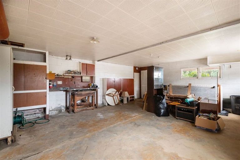 Photo of property in 358 Glenfield Road, Glenfield, Auckland, 0629