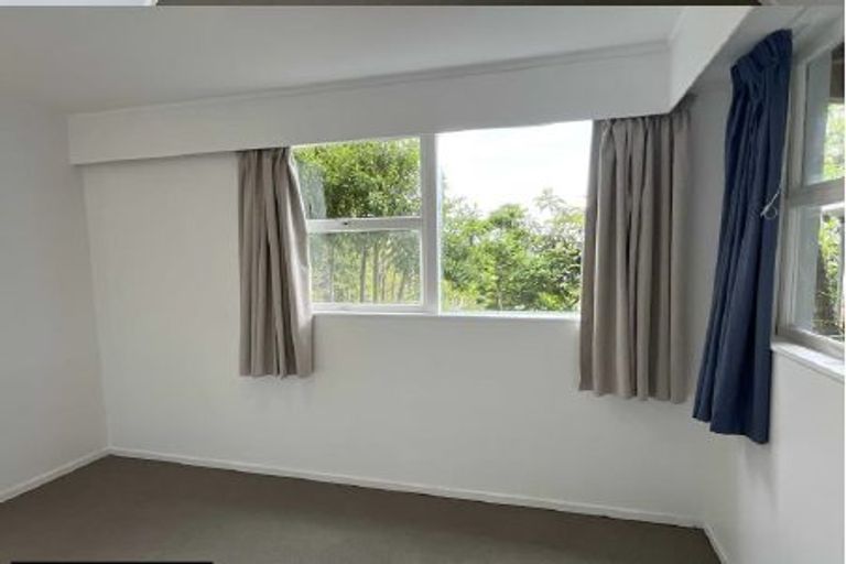 Photo of property in 20 Tawhana Crescent, Red Beach, 0932