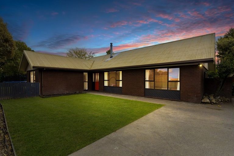 Photo of property in 21 Coates Place, Rangiora, 7400