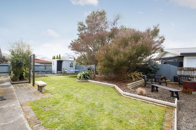 Photo of property in 18 Catlins Crescent, Milson, Palmerston North, 4414