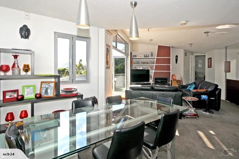 Photo of property in 126 Creswick Terrace, Northland, Wellington, 6012