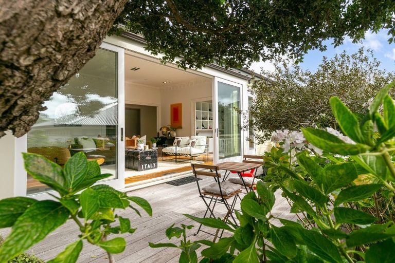 Photo of property in 117 Pirie Street, Mount Victoria, Wellington, 6011