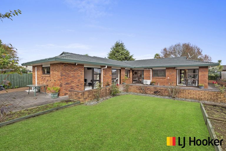 Photo of property in 12 Carlinka Place, Conifer Grove, Takanini, 2112