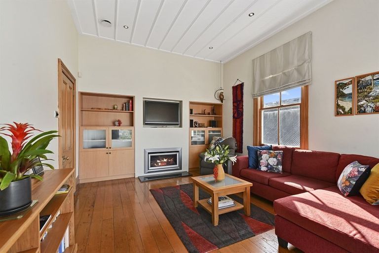 Photo of property in 17 St Aubyn Street, Devonport, Auckland, 0624