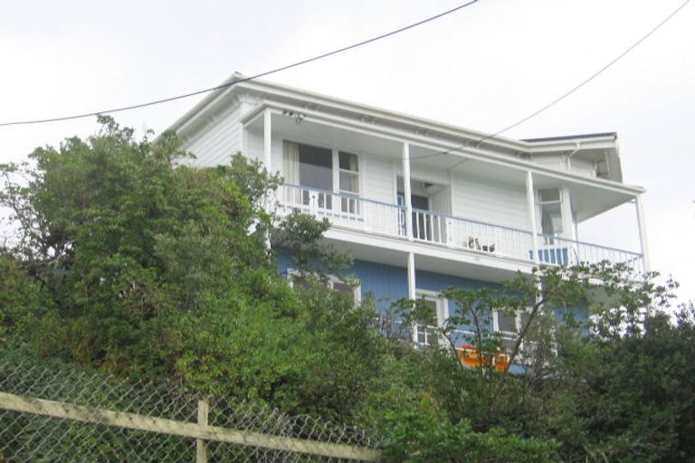 Photo of property in 6 Hungerford Road, Lyall Bay, Wellington, 6022