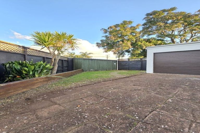 Photo of property in 14 Waimana Road, Conifer Grove, Takanini, 2112