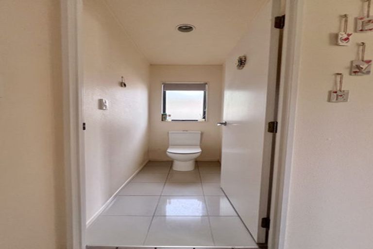 Photo of property in 33 Davington Way, Burswood, Auckland, 2013