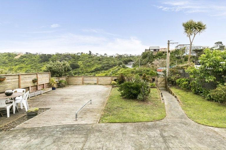 Photo of property in 83 Houghton Bay Road, Houghton Bay, Wellington, 6023