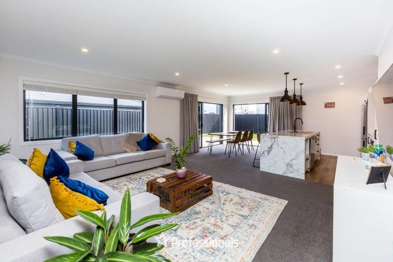 Photo of property in 18 Castletown Street, Wallaceville, Upper Hutt, 5018