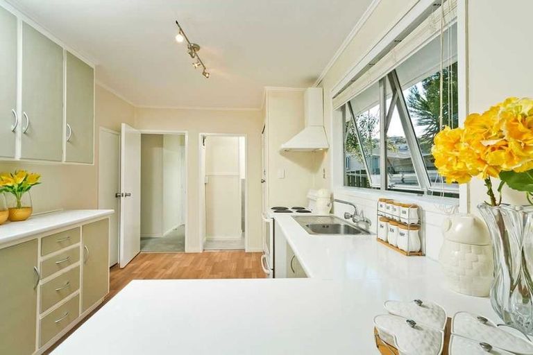 Photo of property in 2/12 Datura Place, Sunnynook, Auckland, 0620