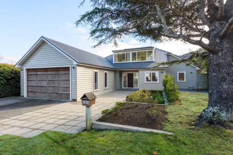 Photo of property in 5 Cheviot Road, Lowry Bay, Lower Hutt, 5013