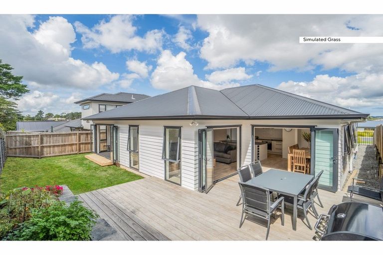 Photo of property in 30 Accolage Boulevard, Kumeu, 0810