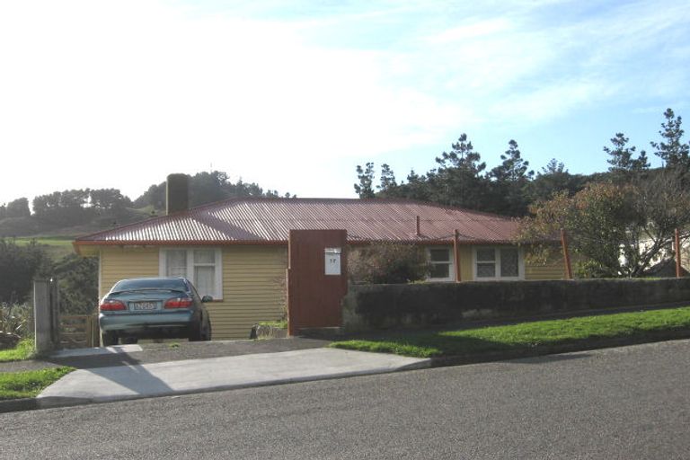 Photo of property in 17 Hereford Street, Cannons Creek, Porirua, 5024