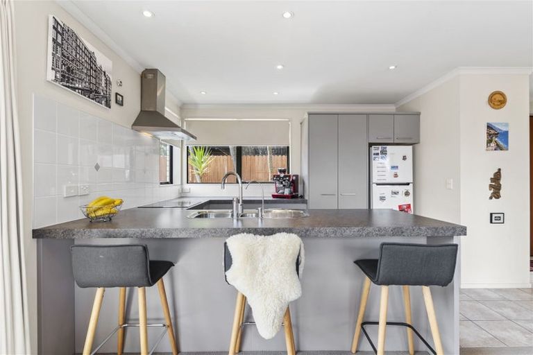 Photo of property in 48a Lewisham Street, Highland Park, Auckland, 2010