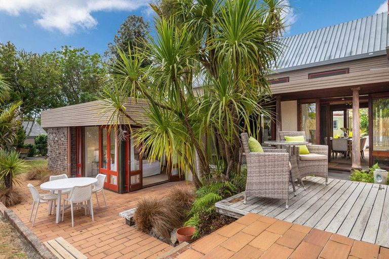 Photo of property in 4 Terrylyn Drive, Hillcrest, Auckland, 0627