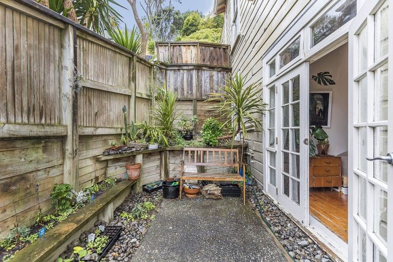 Photo of property in 35 Lawrence Street, Newtown, Wellington, 6021