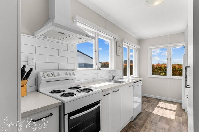 Photo of property in 20 Bickerstaffe Road, Maungaturoto, 0520