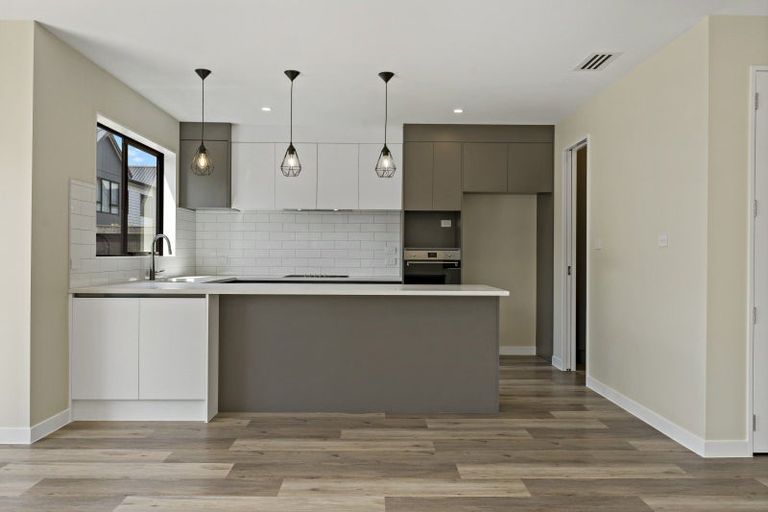 Photo of property in 18 Cara Avenue, Kumeu, 0810