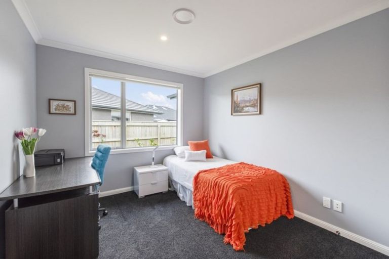 Photo of property in 9 Bridford Way, Paraparaumu, 5032