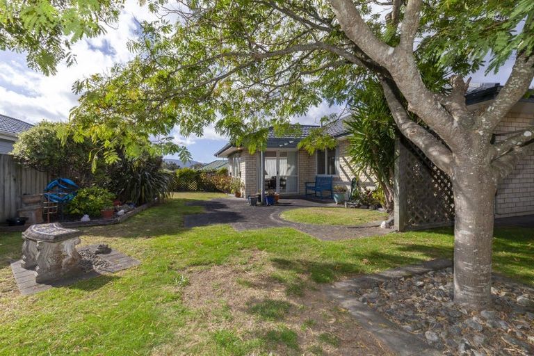 Photo of property in 2 Crown Hill, Paraparaumu, 5032