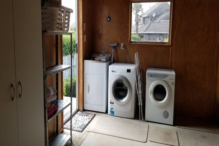 Photo of property in 21 Arden Place, Oakura, 4314