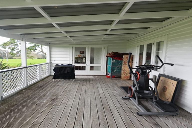 Photo of property in 105 Archibald Road, Kelston, Auckland, 0602