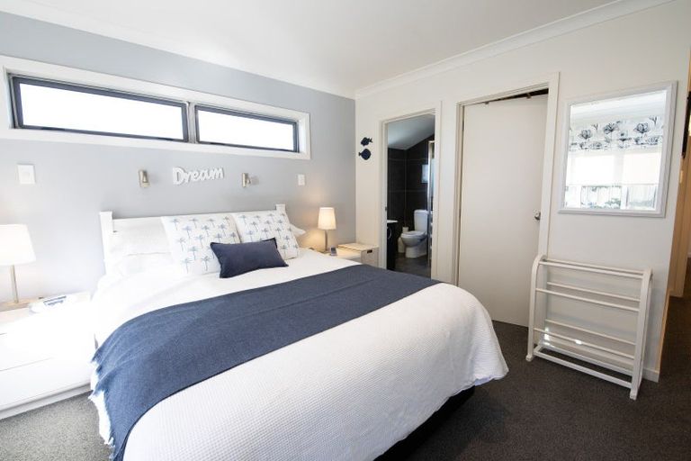 Photo of property in 2 Gregory Grove, Clive, 4102