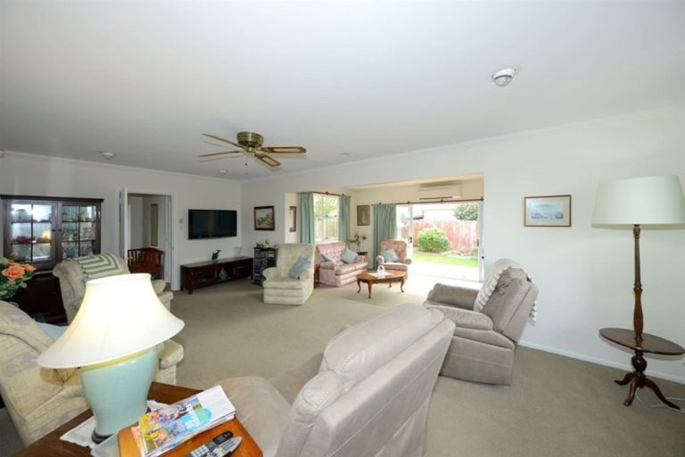 Photo of property in 17 Thurso Place, New Brighton, Christchurch, 8083