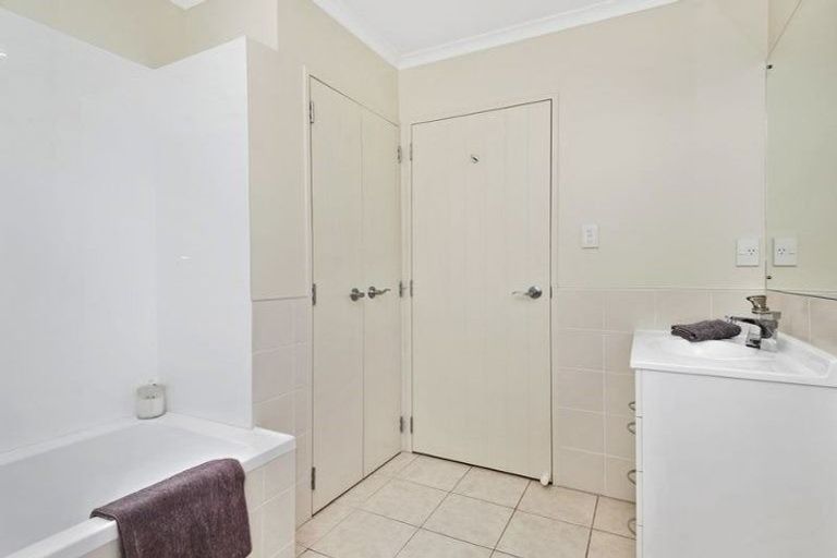 Photo of property in 12 Derg Place, East Tamaki, Auckland, 2013