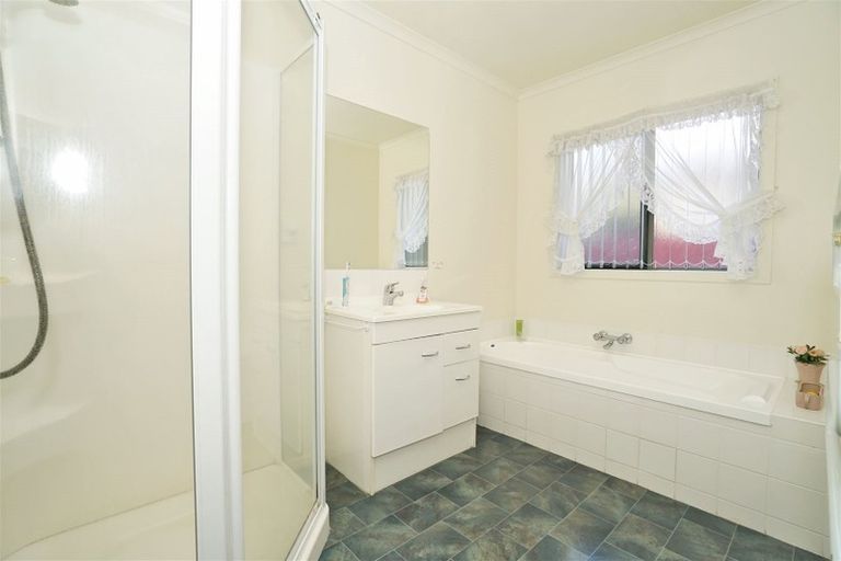 Photo of property in 11 Corsair Place, Melville, Hamilton, 3206