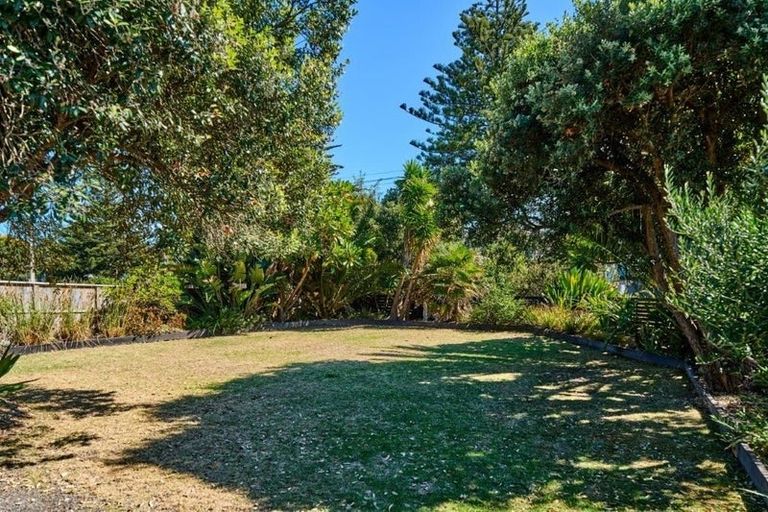 Photo of property in 52 Tutere Street, Waikanae Beach, Waikanae, 5036