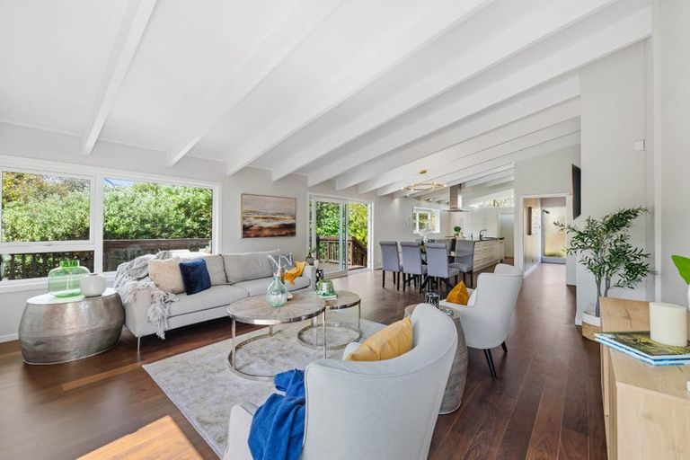 Photo of property in 26 Pickwick Parade, Mellons Bay, Auckland, 2014