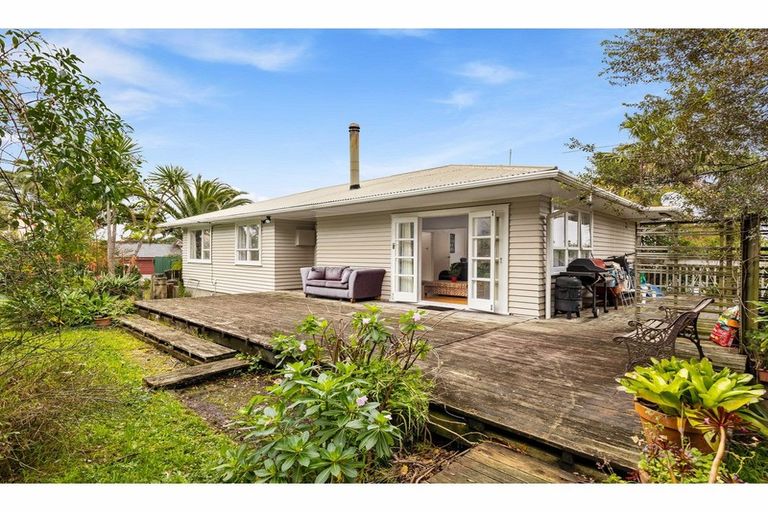 Photo of property in 77 Royal Road, Massey, Auckland, 0614