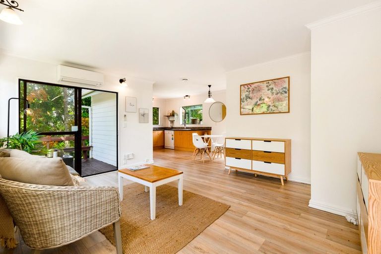 Photo of property in 1/43 Sabulite Road, Kelston, Auckland, 0602