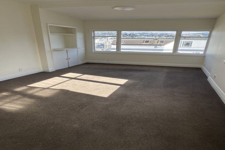 Photo of property in 22 Hawker Street, Mount Victoria, Wellington, 6011